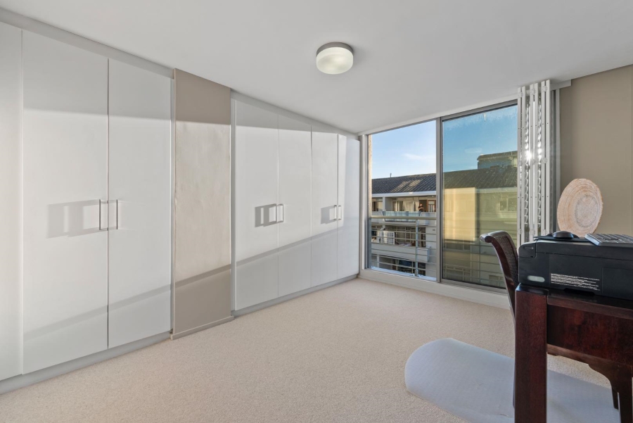 2 Bedroom Property for Sale in Green Point Western Cape